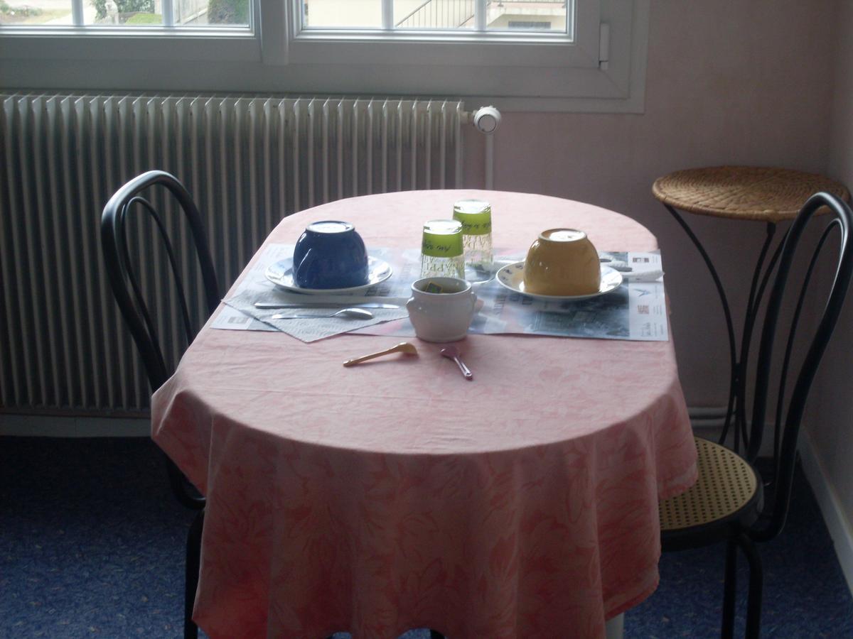 Utah Beach Bed and Breakfast Sainte-Marie-du-Mont  Rum bild